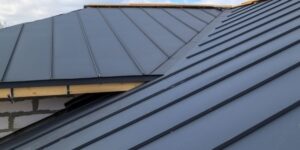 How Metal Roofs Hold Up in Strong Winds
